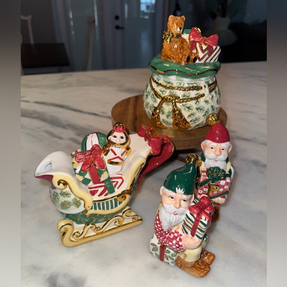 VTG 1998 Charter Club Holiday Elf and Sleigh Cream & Sugar Salt & Pepper Set